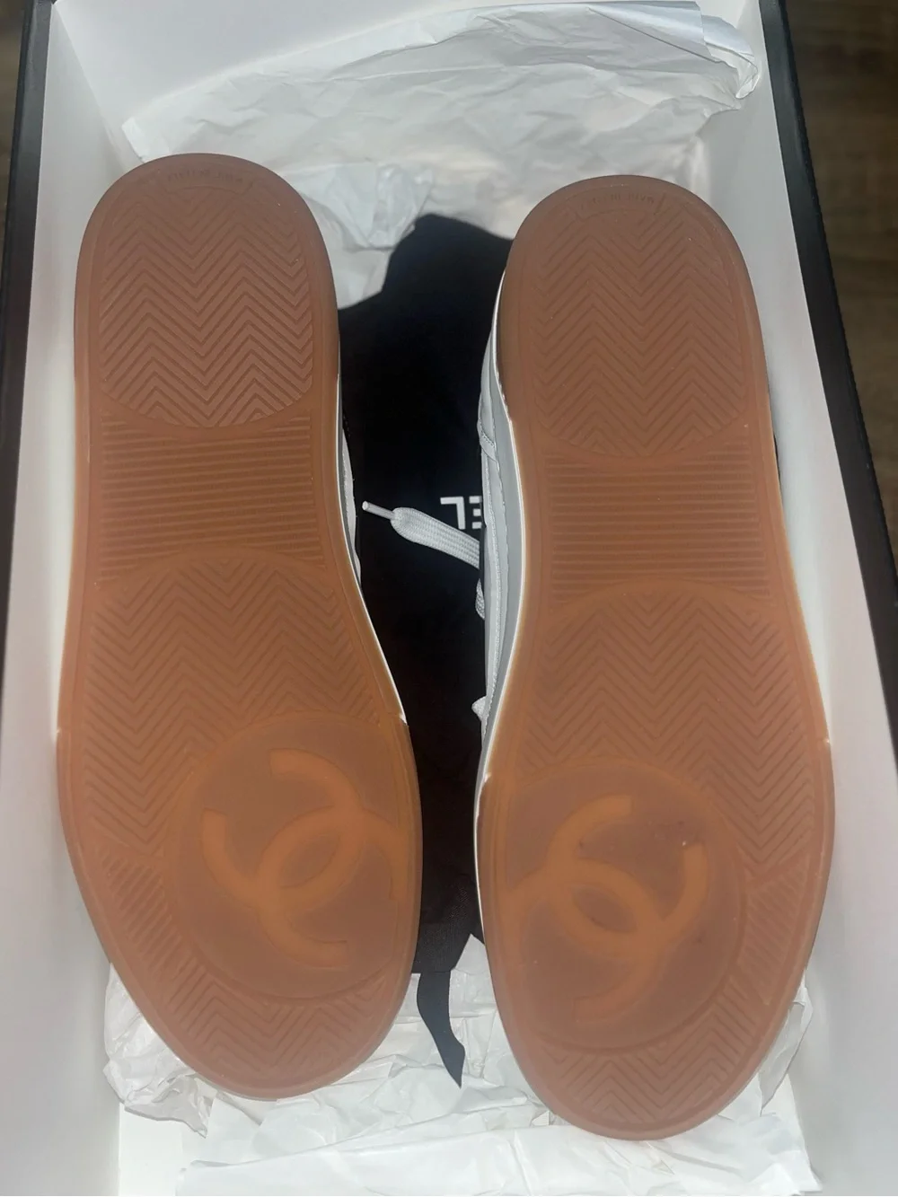 CHANEL White Leather Sneakers with Red CC and Black Panel
